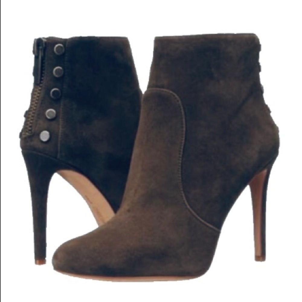 Vince Camuto Bustell Women Round Toe Suede Ankle Boot